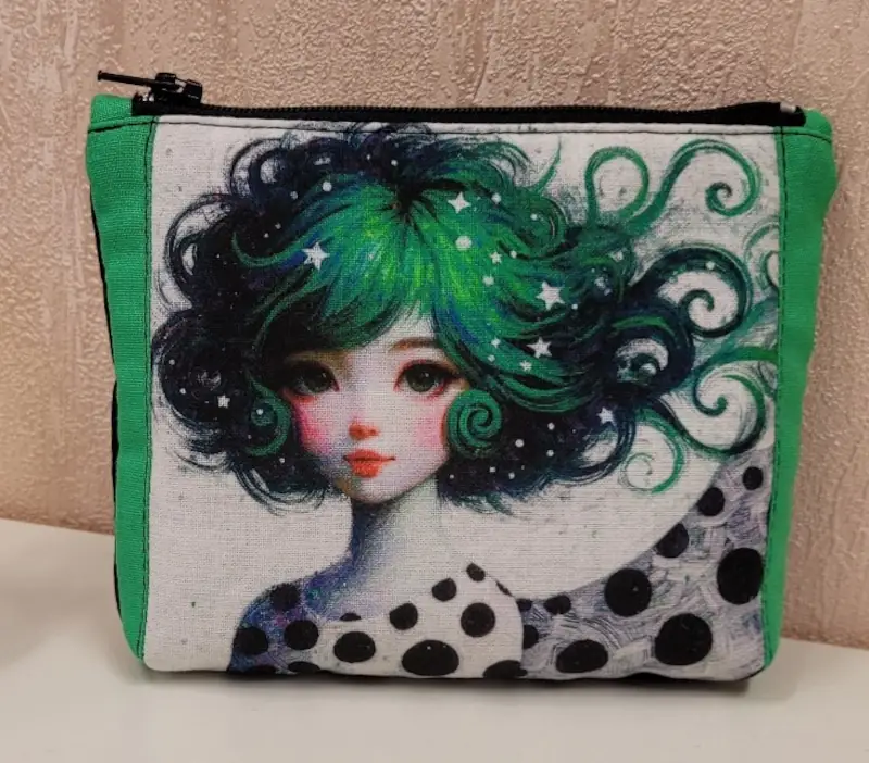 Apprenez à coudre une trousse originale avec motif artistique. Kit complet, facile à réaliser, idéal pour offrir ou se faire plaisir.
